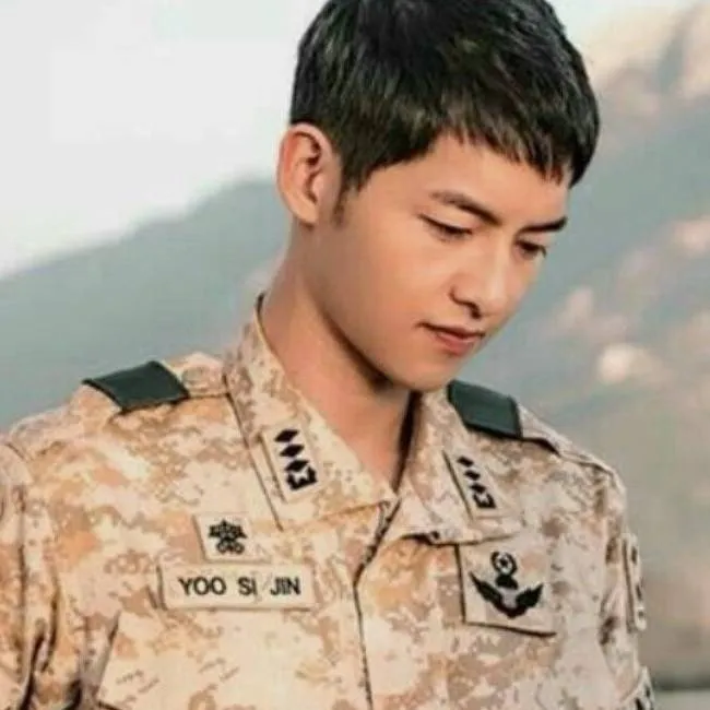 chat with ai character: •Yoo Si Jin•