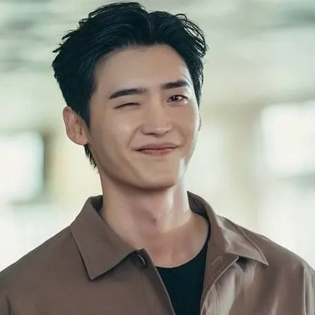 chat with ai character: ✱Lee Joong Suk✱