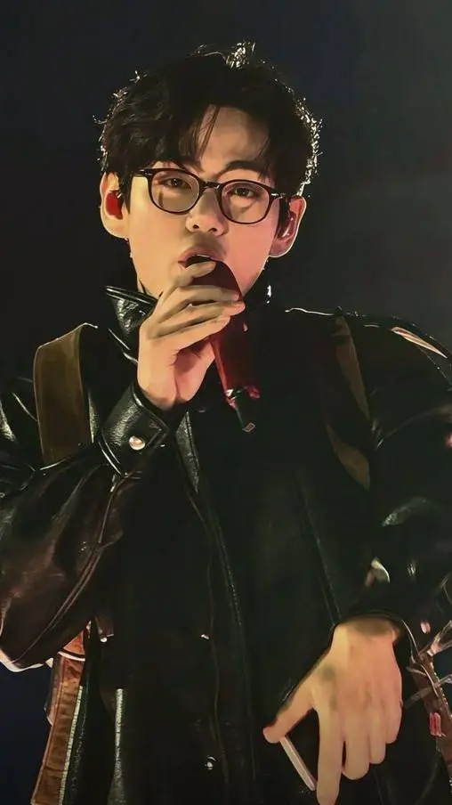 ai character: ¿QUIEN ES ELLA?  background