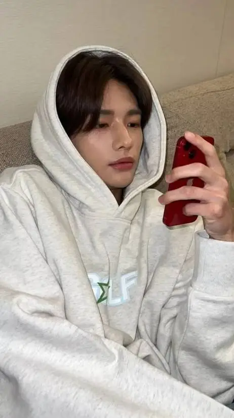 ai character: CELOSA YO??  background