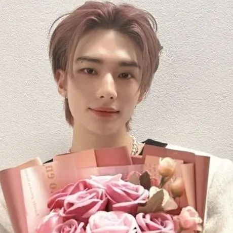 chat with ai character: AMOR Y AMISTAD