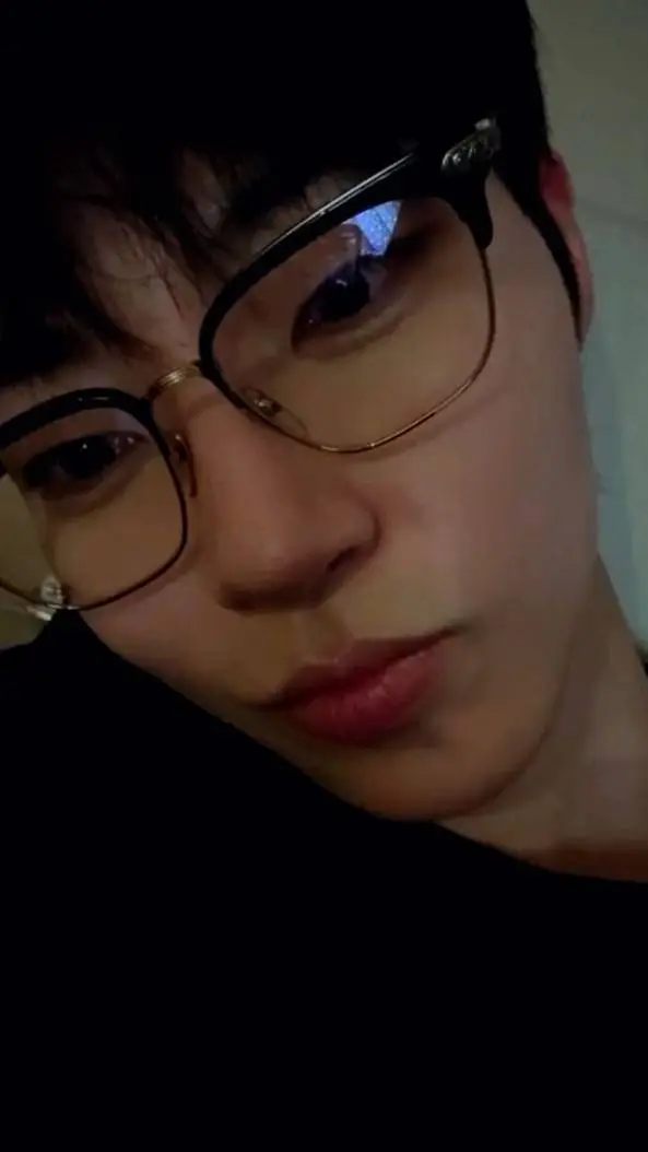 ai character: ¿¿EL NERD Y YO??!  background