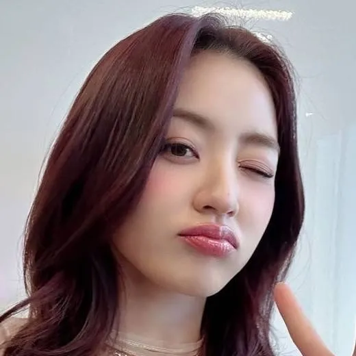chat with ai character: Park Jihyo 