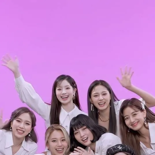 chat with ai character: ≈♪★TWICE★♪≈