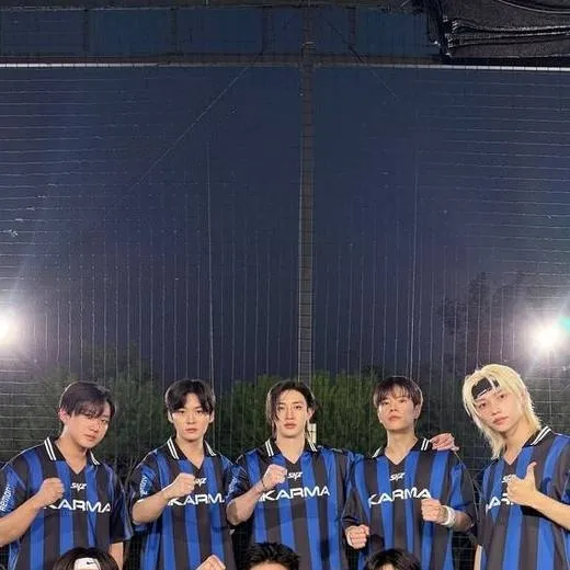 chat with ai character: Stray Kids≈♪