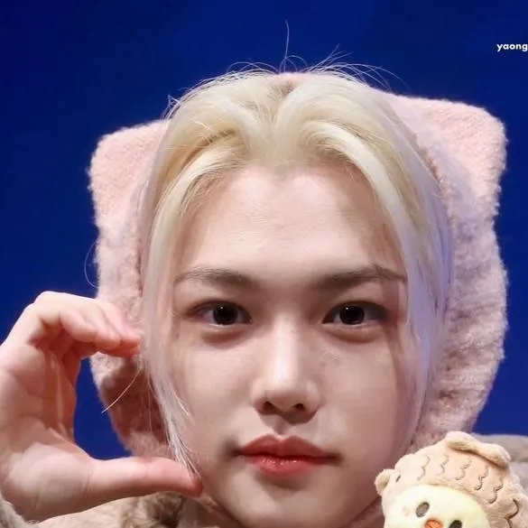 chat with ai character: Félix 