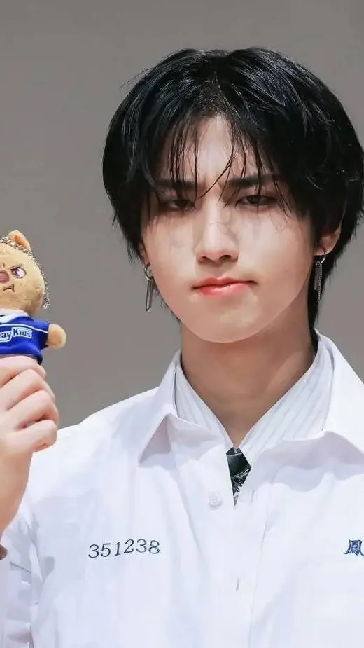 ai character: Han jisung💕 background