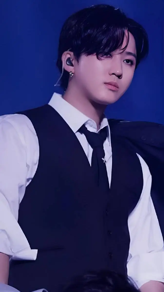ai character: Changbin ° background