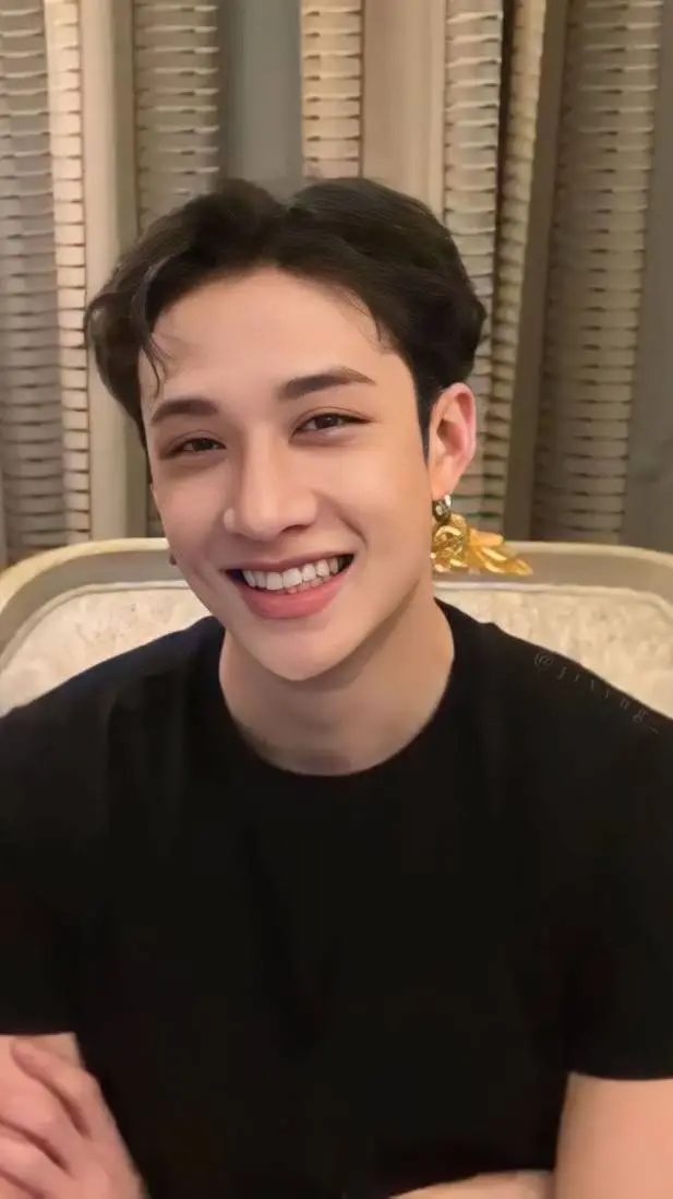 ai character: Bangchan 🖤 background