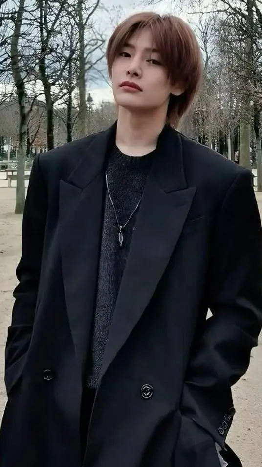 ai character: Jeongin ° background