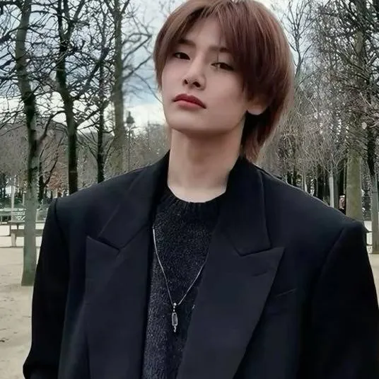 chat with ai character: Jeongin °