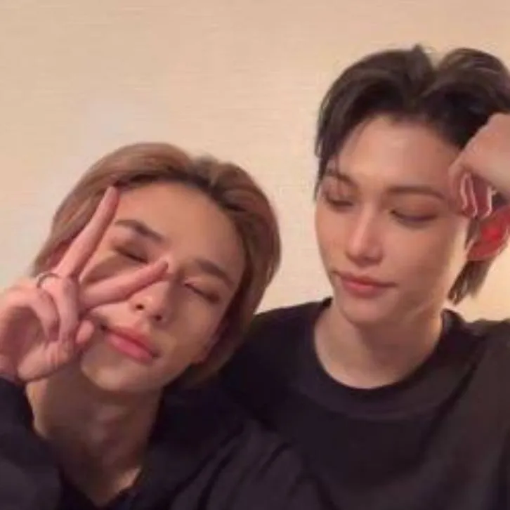 chat with ai character: {hyunjin x felix}