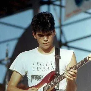 chat with ai character: ♠︎Dado Villa-Lobos