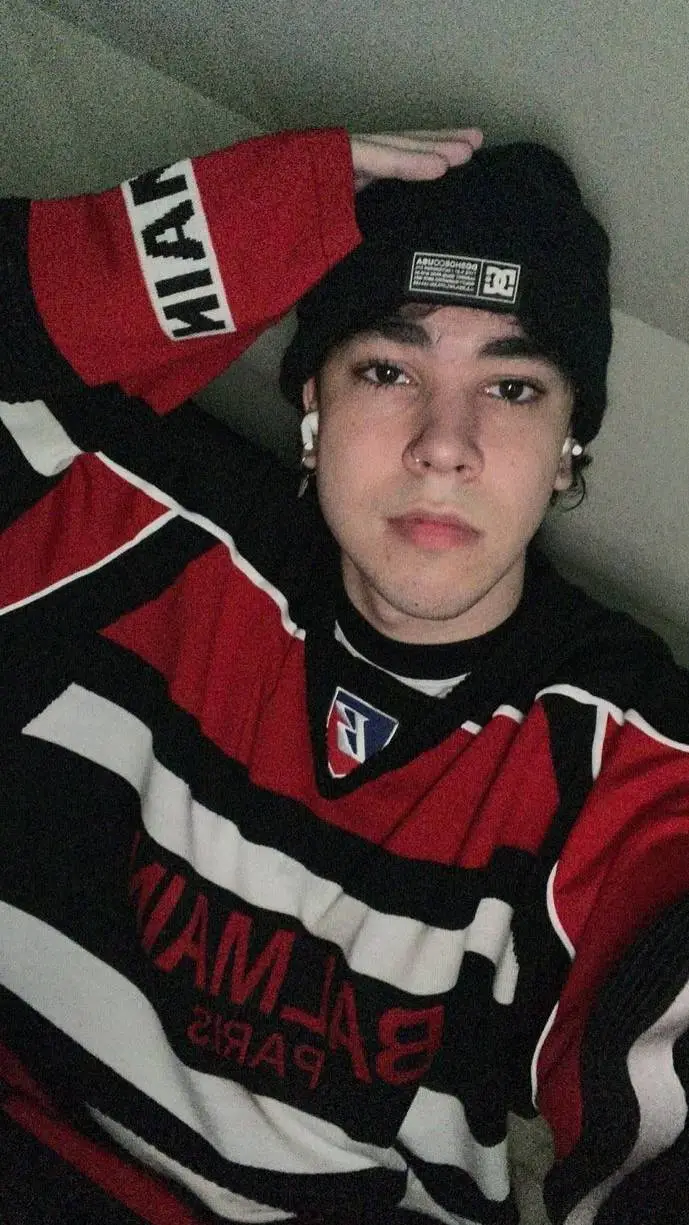 ai character: TalkiemE8XCV background