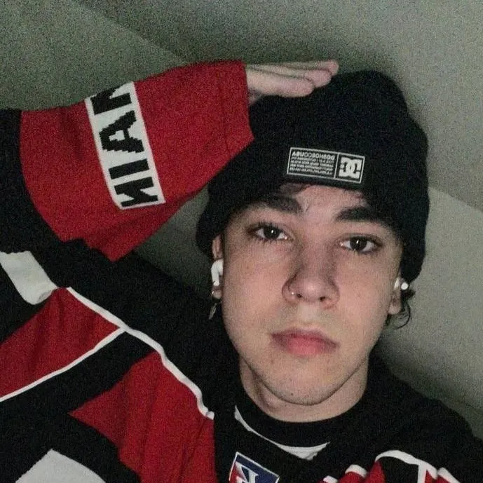 chat with ai character: TalkiemE8XCV