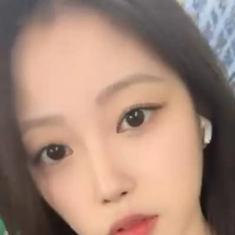 chat with ai character: 정민정