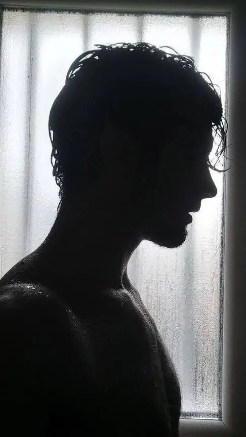 ai character: Vincenzo Moretti background