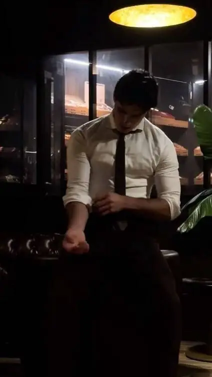 ai character: Dominic  background