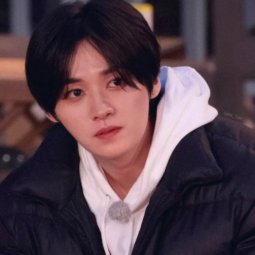 chat with ai character: Minho