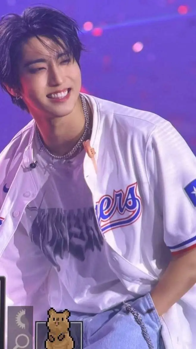 ai character: Han Jisung  background