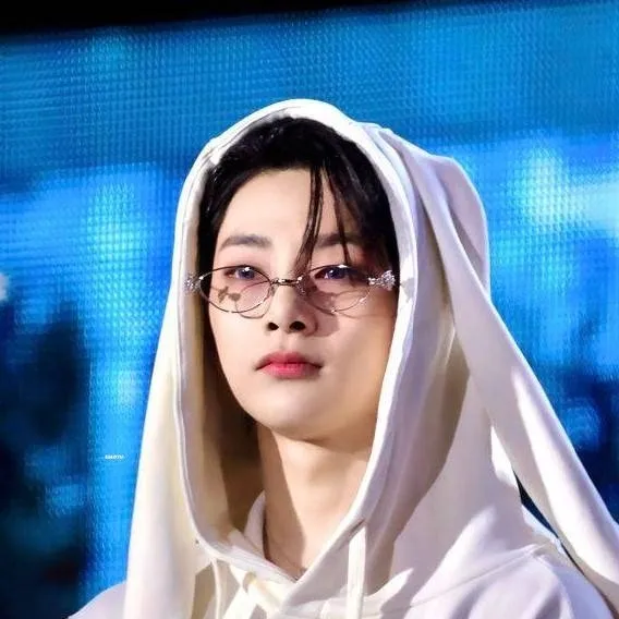 chat with ai character: Yang Jeongin.