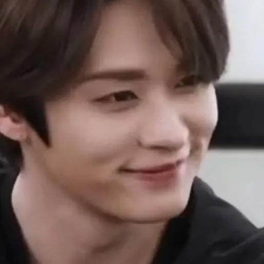 chat with ai character: Minho-ya~