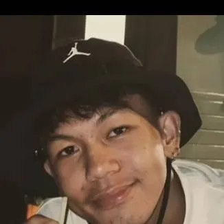 chat with ai character: macky Peligrino
