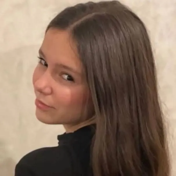 chat with ai character: Adriana dukic
