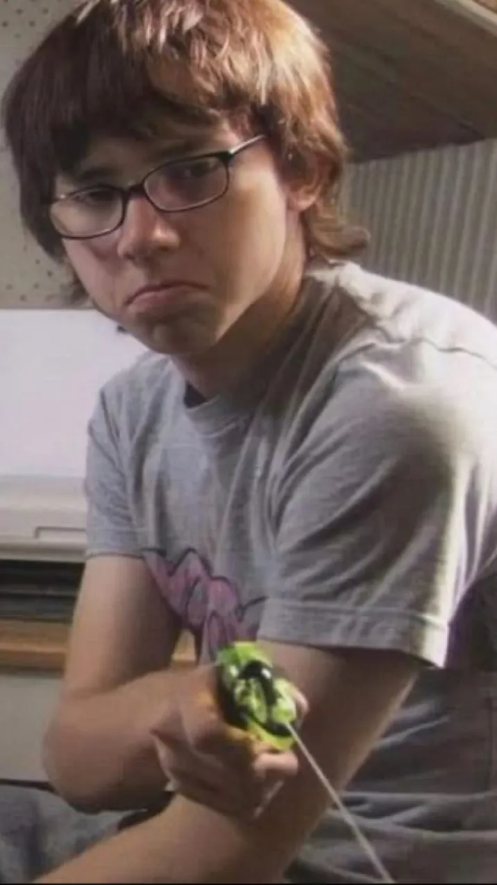 ai character: sid <3 background