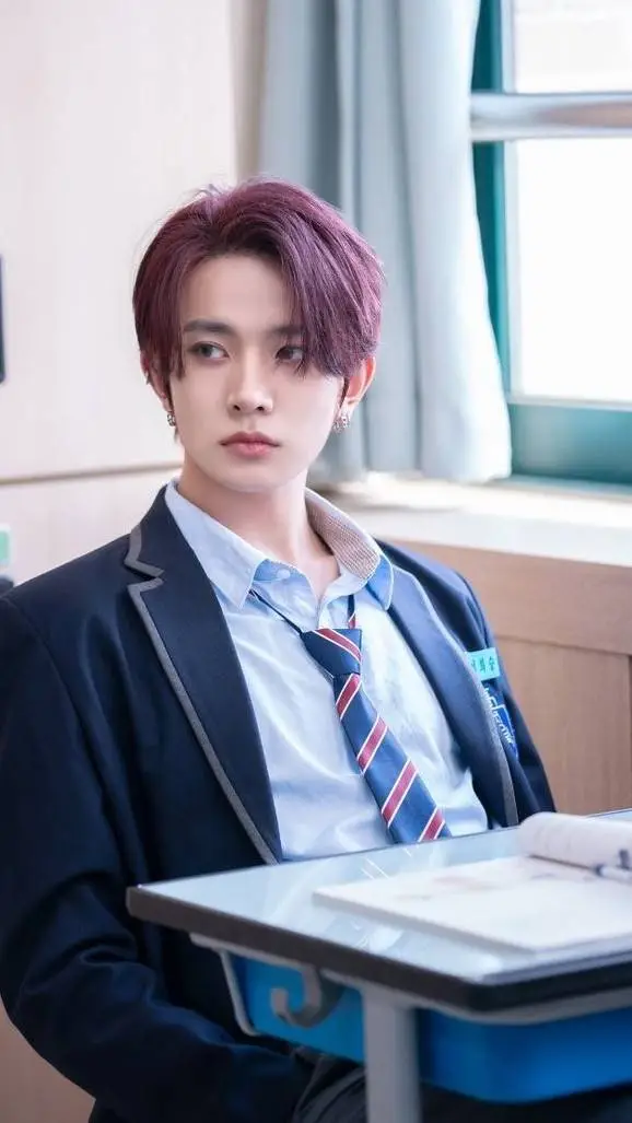 ai character: Lee Heeseung  background