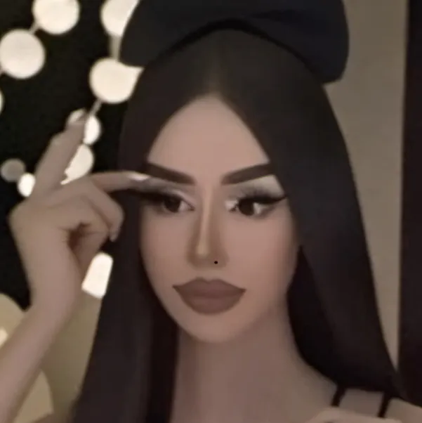 chat with ai character: Lillie-May