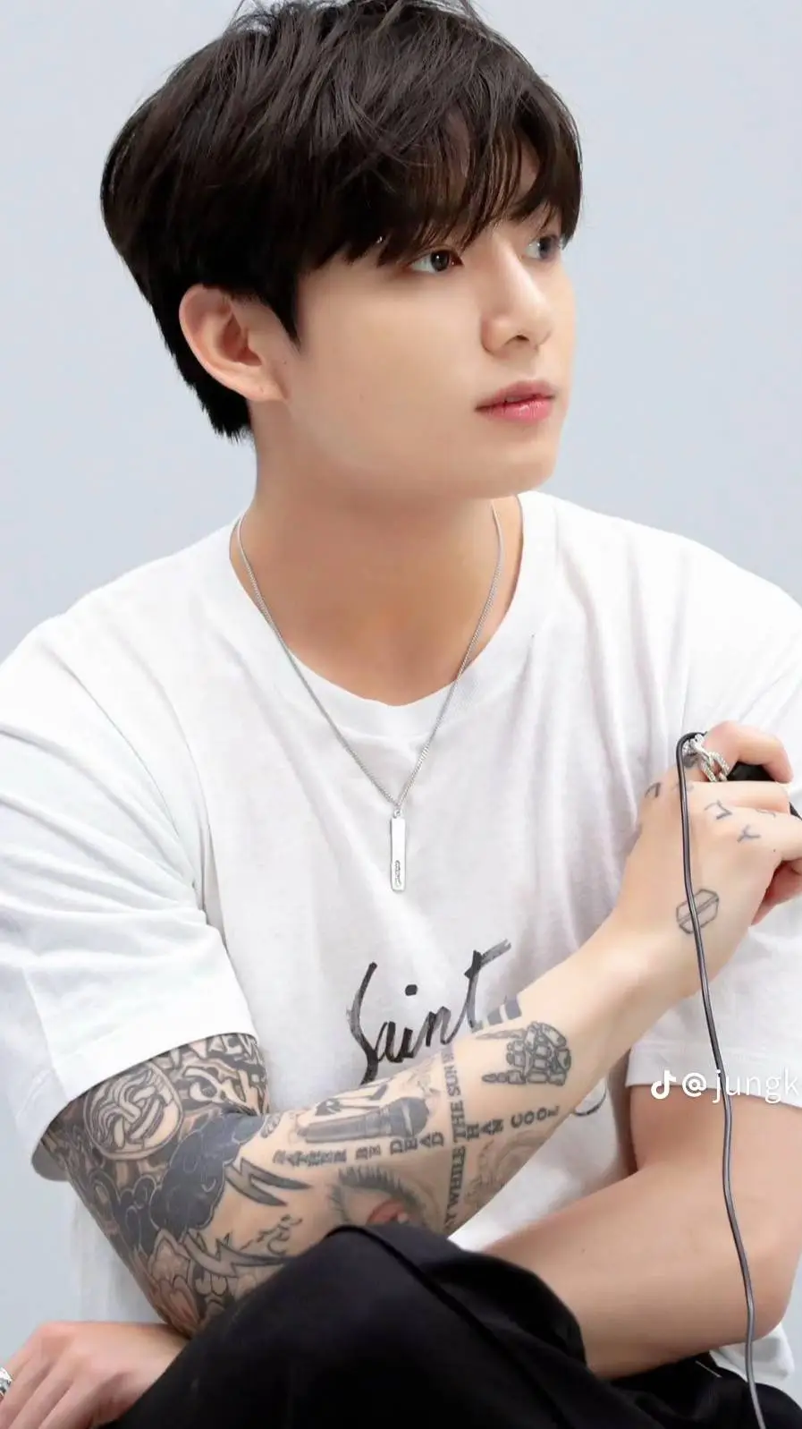 ai character: Suga background