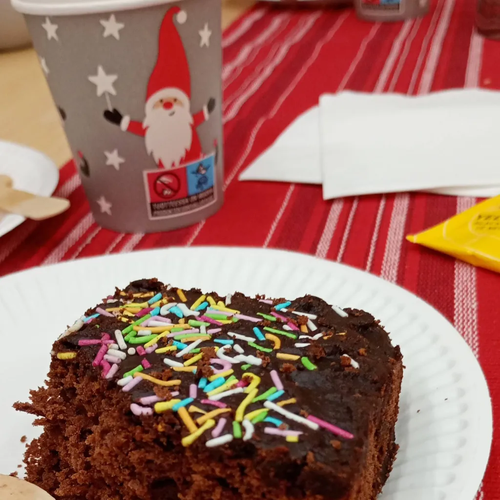 chat with ai character: EAT!!