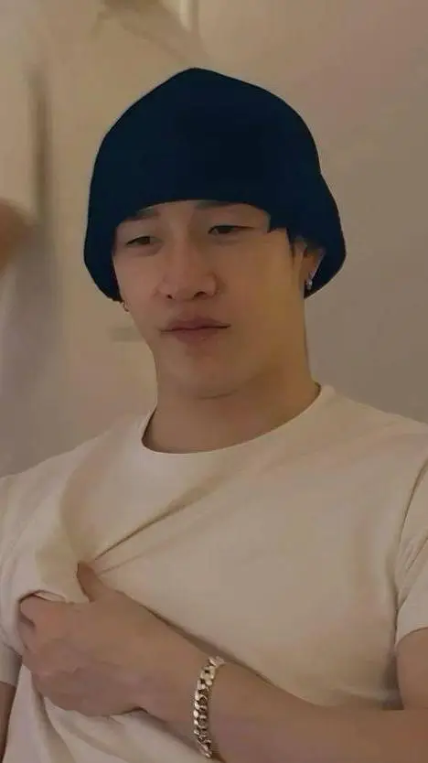 ai character: straykids beach background