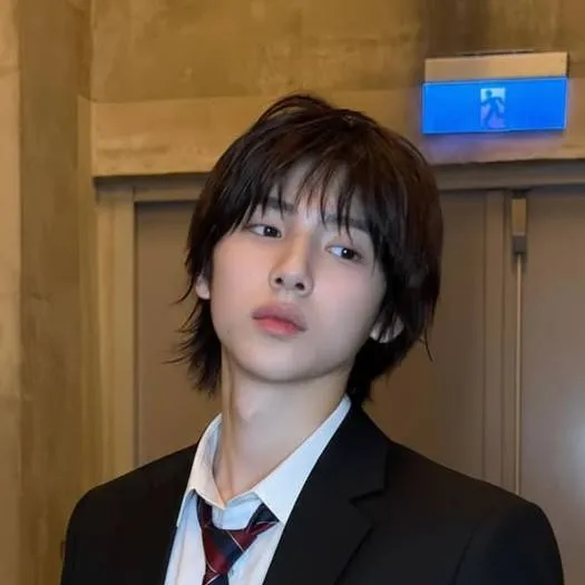 chat with ai character: juhoon