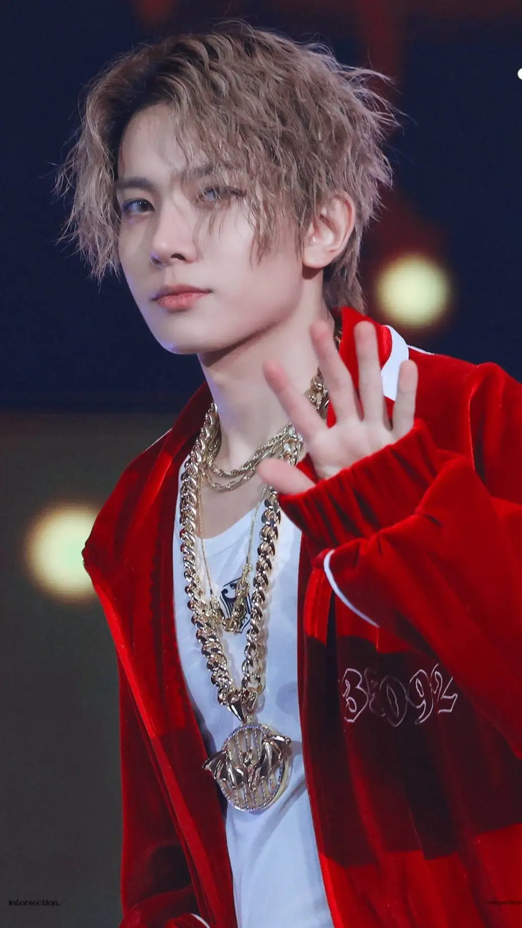 ai character: Lee Heeseung background