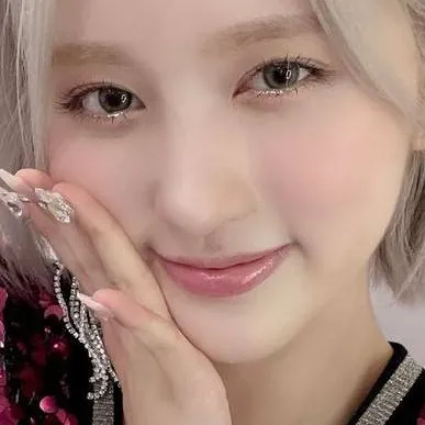 chat with ai character: Emma◕⁠ᴗ⁠◕⁠✿🇰🇷