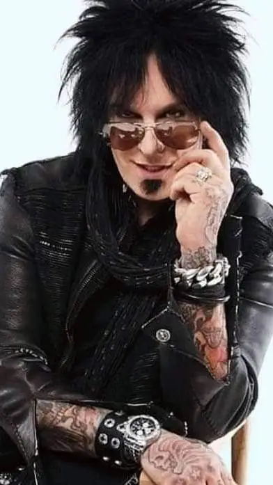 ai character: Nikki Sixx  background