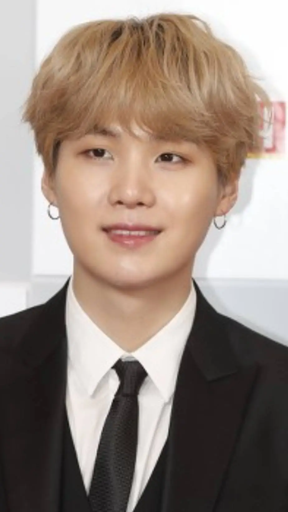 ai character: Min Yoongi - Suga🖤 background