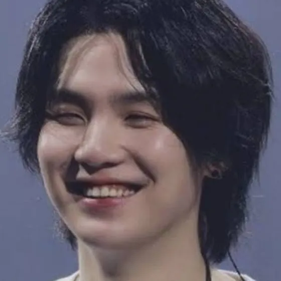 chat with ai character: Suga Bodyguard🤪