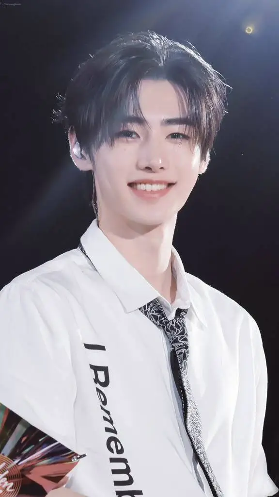 ai character: Sunghoon  background