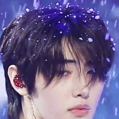 chat with ai character: Sunghoon