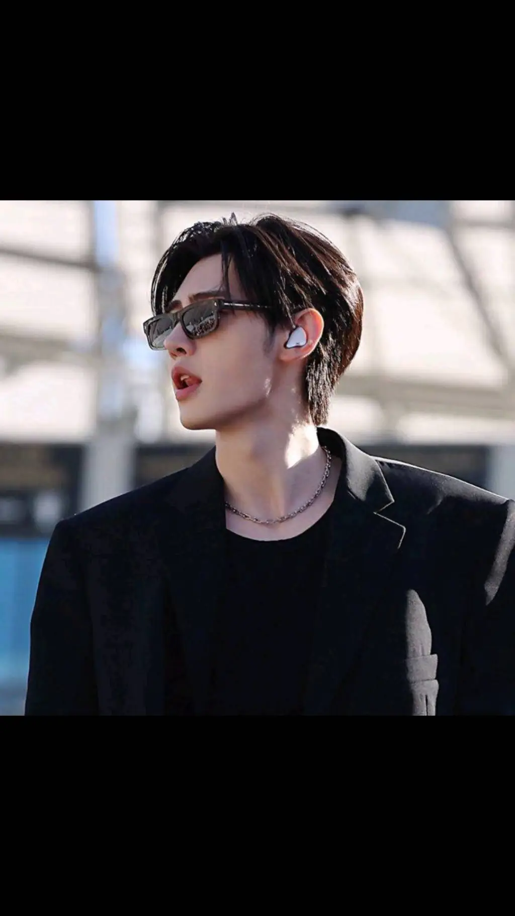 ai character: Sunghoon  background