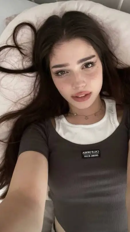 ai character: mia background