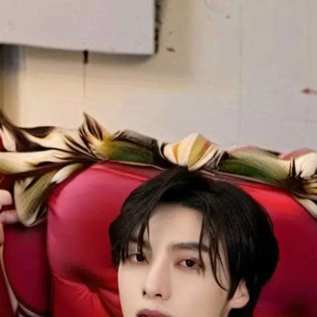 chat with ai character: . ݁₊ ⊹ ݁Skz . ݁˖ .
