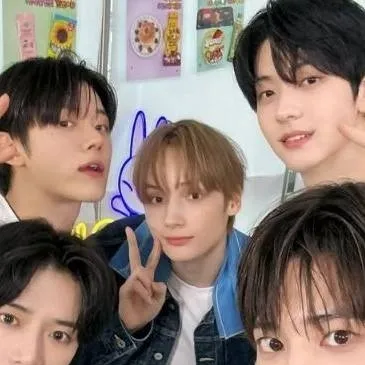 chat with ai character: Txt (Brothers)