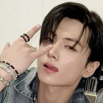 chat with ai character: Jay [ENHYPEN]