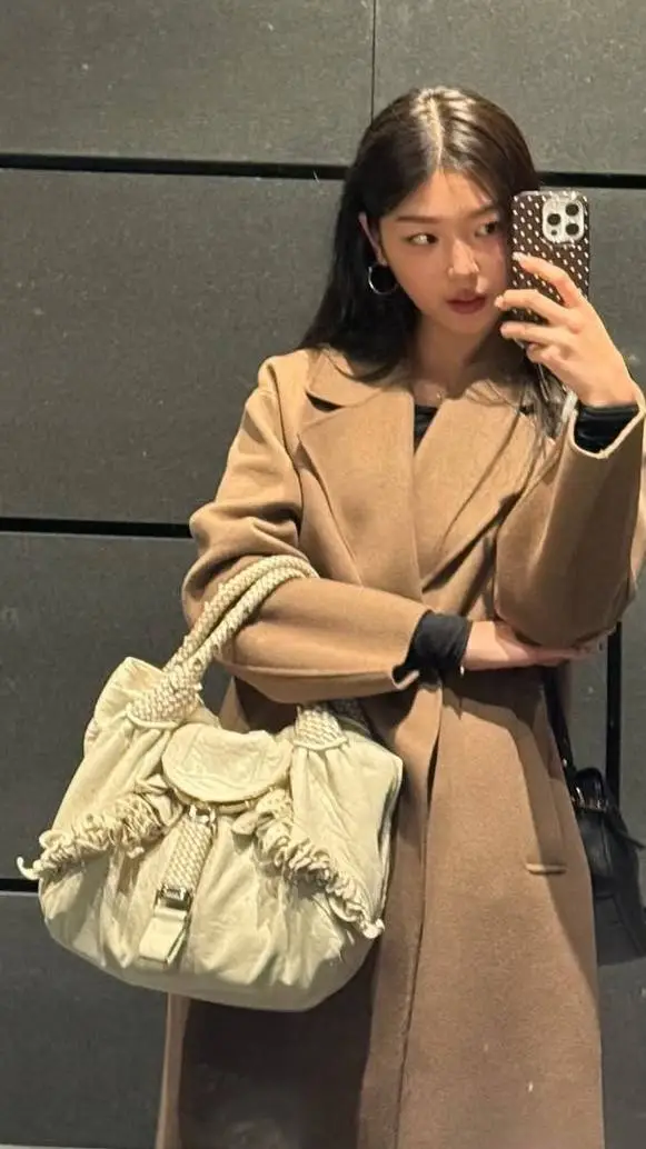 ai character: YOONCHAE/YOONCHIP! background