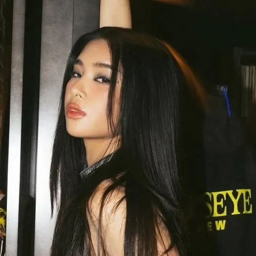 chat with ai character: Sophia