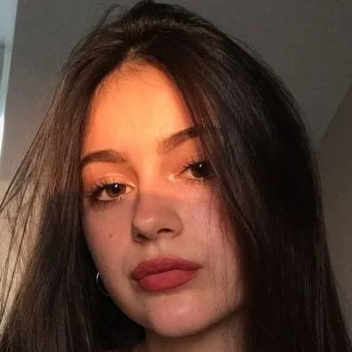 chat with ai character: alma